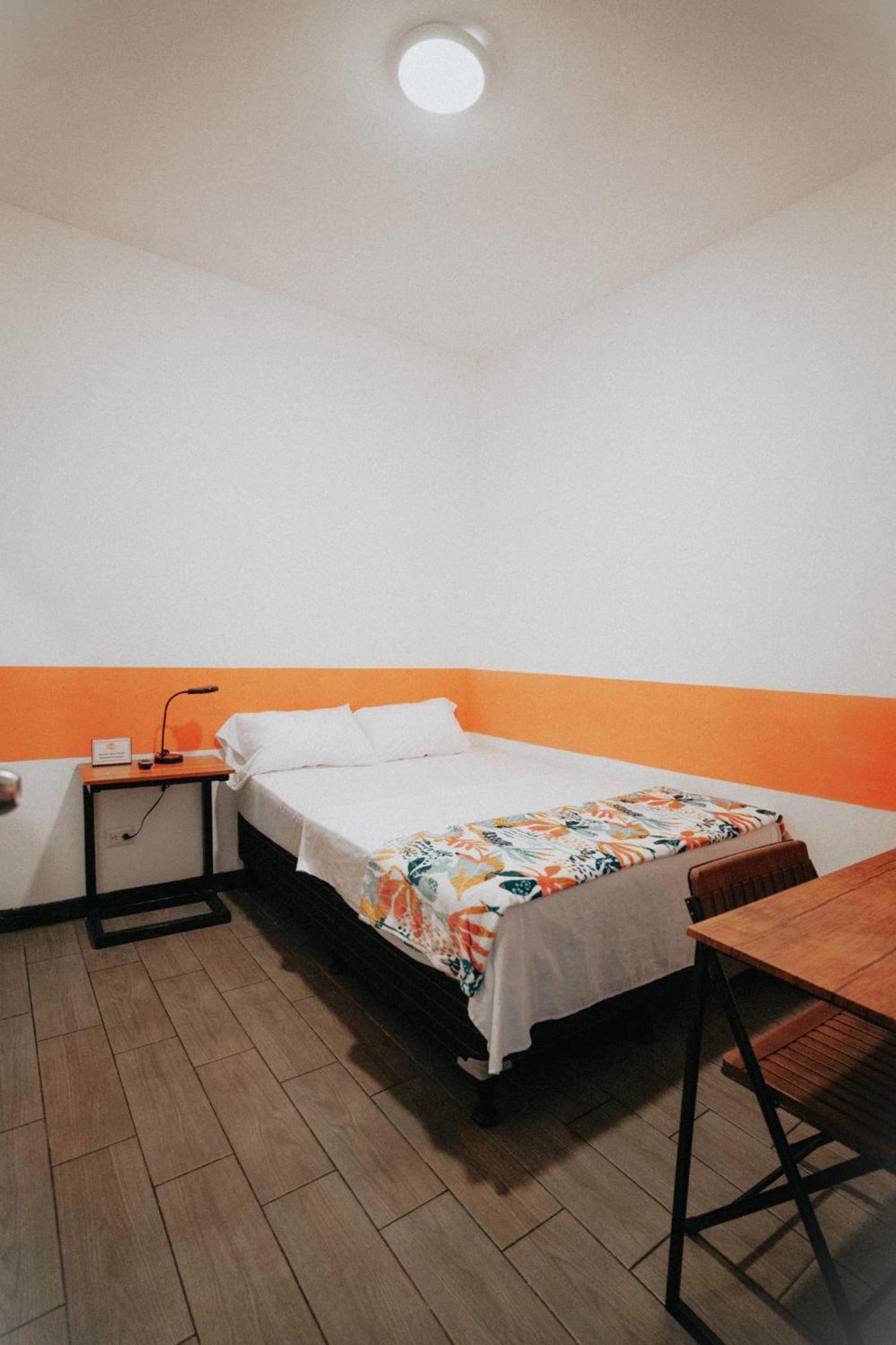 Tequila Sunrise Hostel Guatemala City Ngoại thất bức ảnh