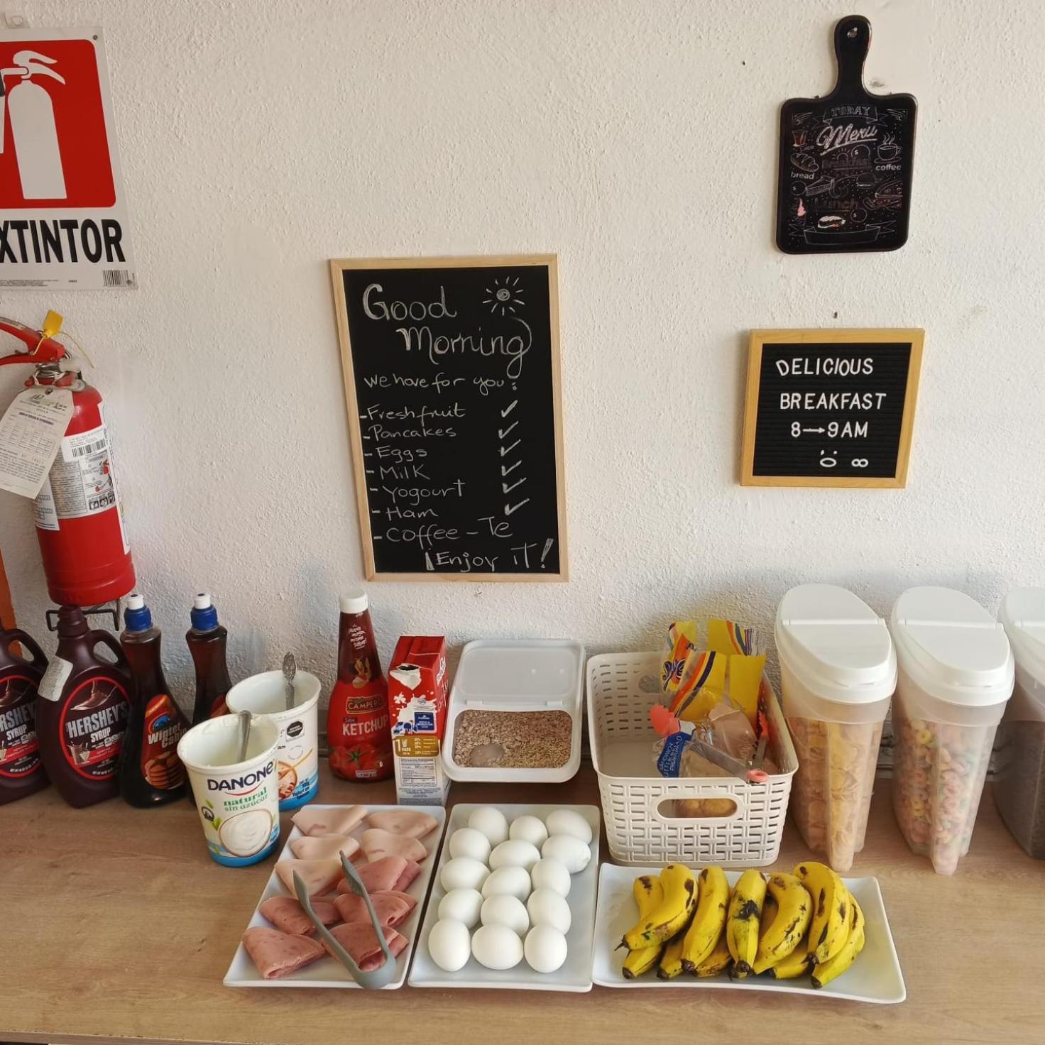 Tequila Sunrise Hostel Guatemala City Ngoại thất bức ảnh