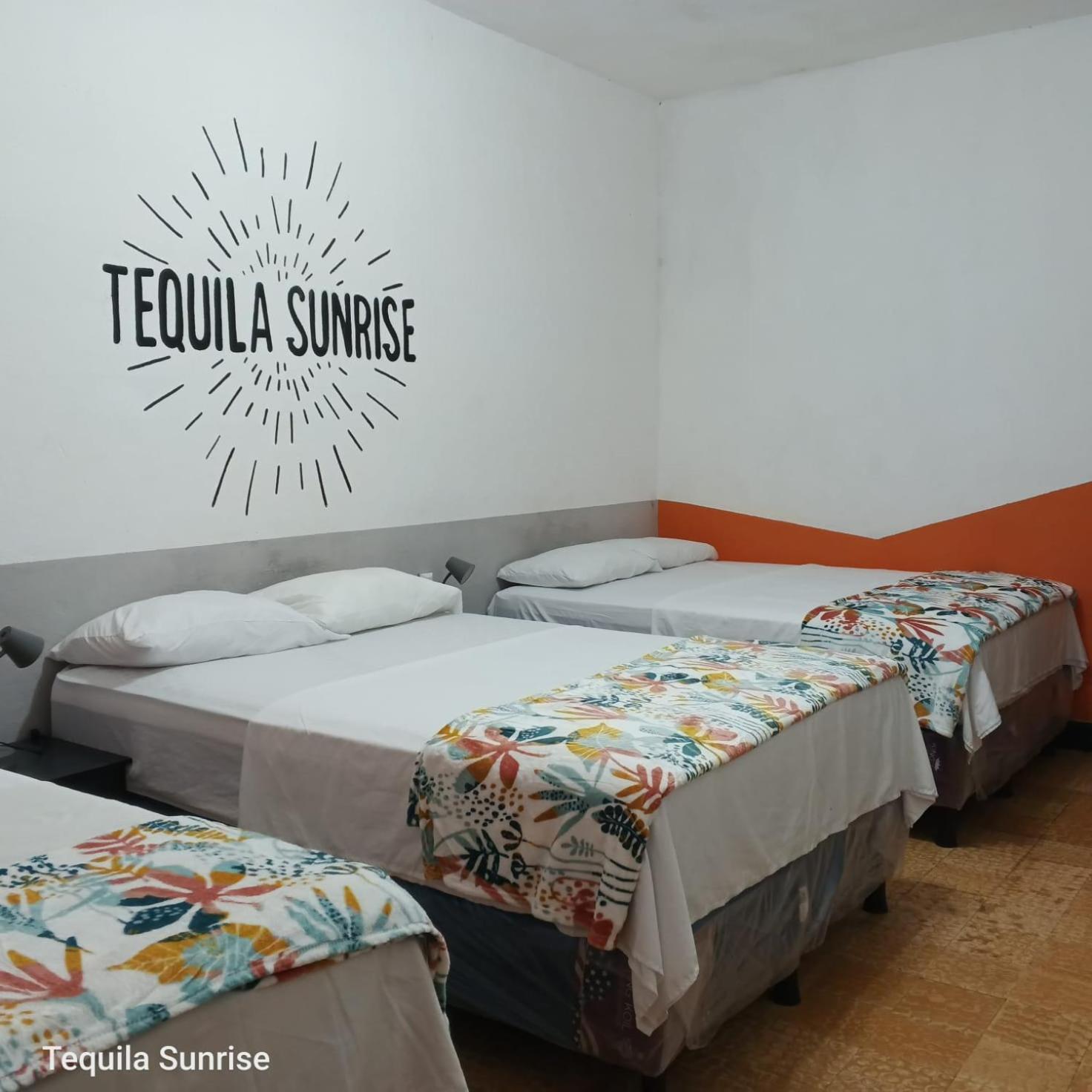 Tequila Sunrise Hostel Guatemala City Ngoại thất bức ảnh