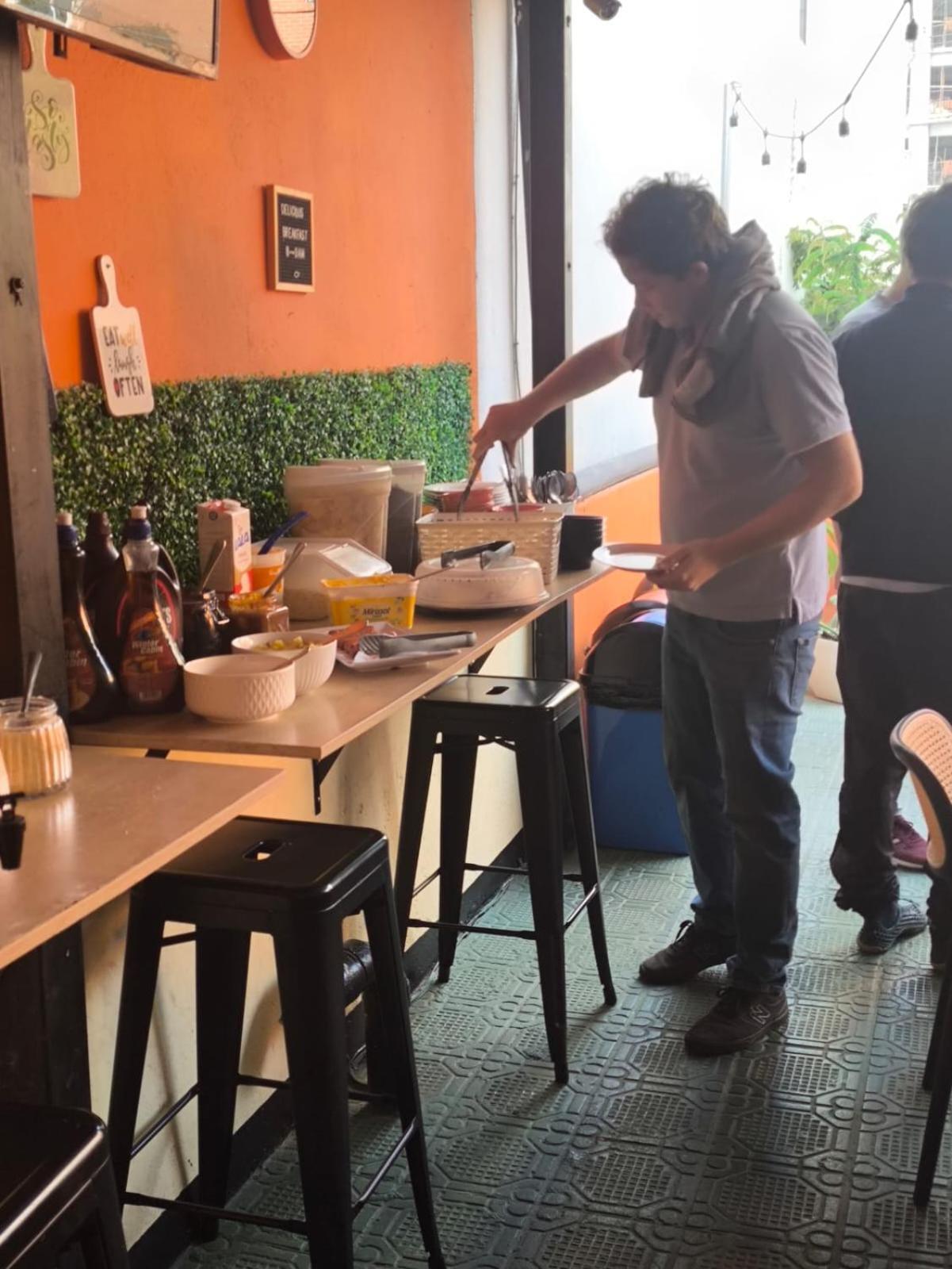 Tequila Sunrise Hostel Guatemala City Ngoại thất bức ảnh