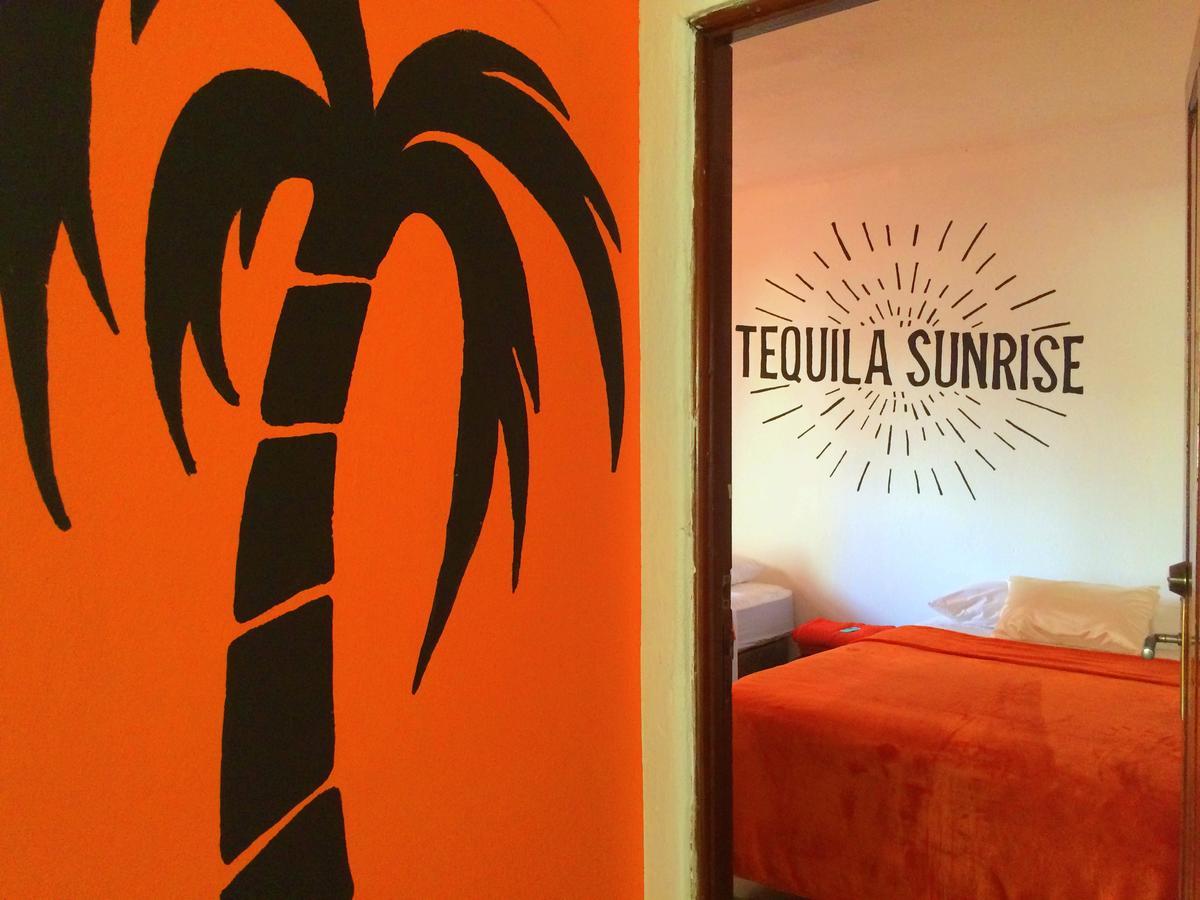 Tequila Sunrise Hostel Guatemala City Ngoại thất bức ảnh