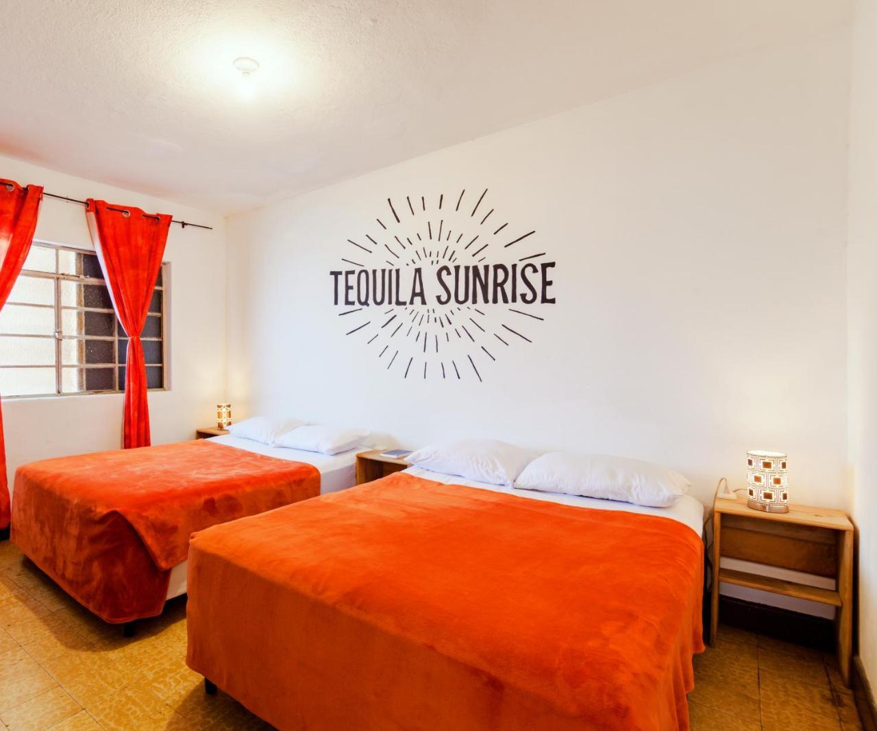 Tequila Sunrise Hostel Guatemala City Ngoại thất bức ảnh